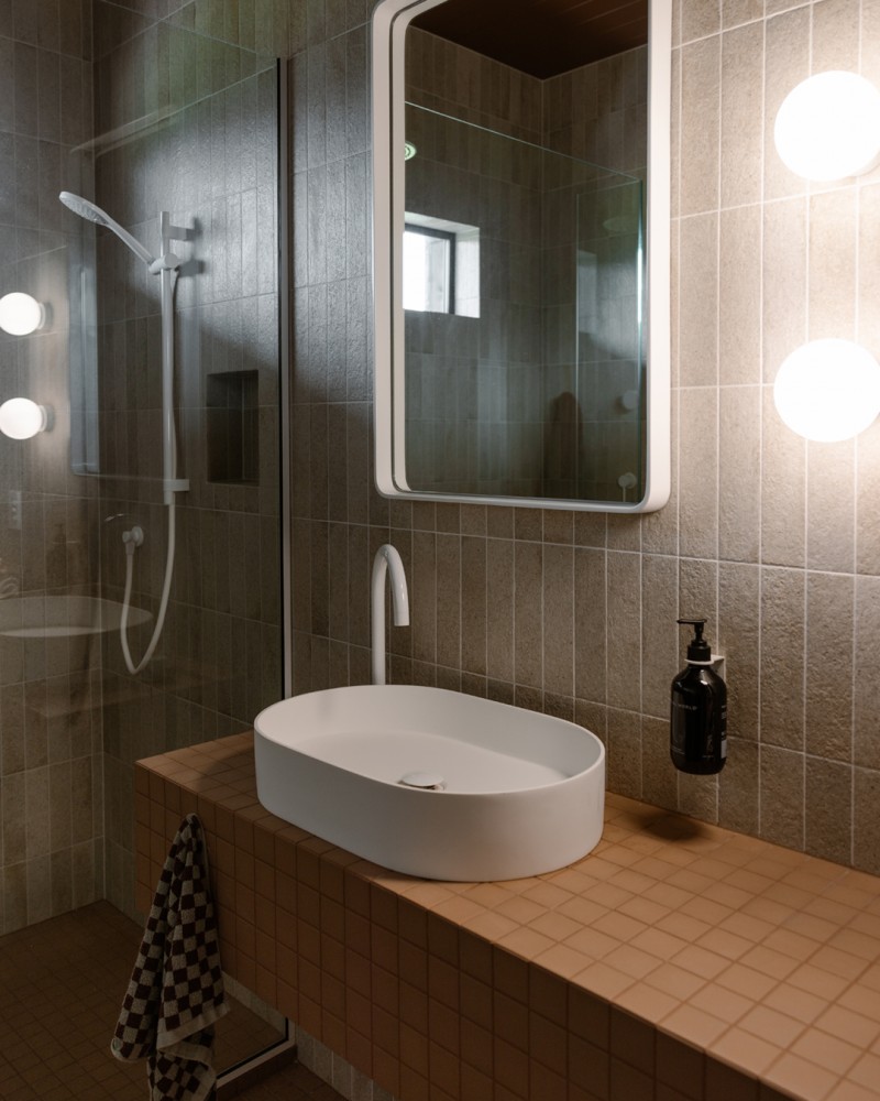 Project: @whananakibeachretreat  
Design: @alexandcorban 
Photography @baylysophie