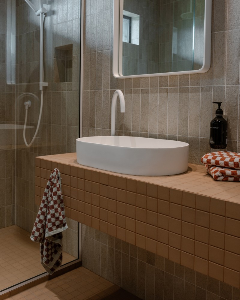 Project: @whananakibeachretreat  
Design: @alexandcorban 
Photography @baylysophie